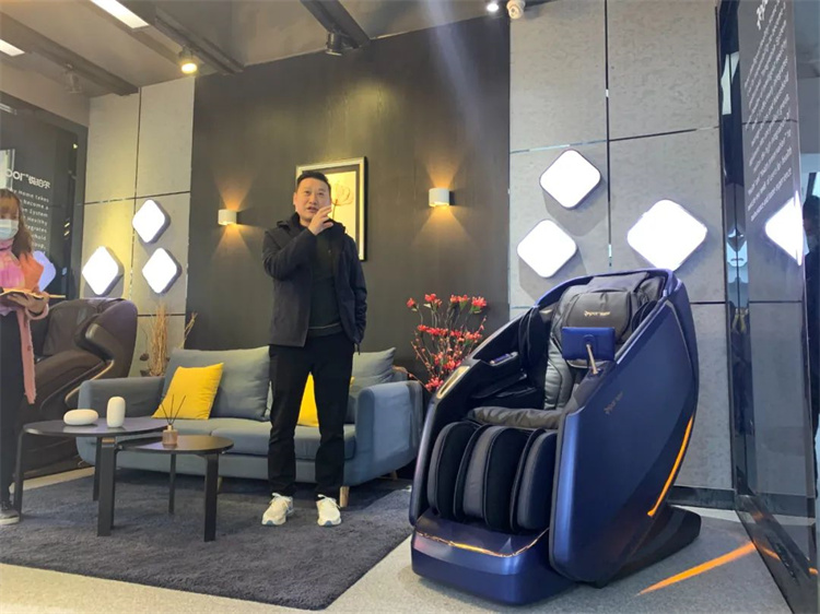 平博·pinnacle官方网站体育集团旗下品牌—锐珀尔举行新款4D穴感总裁按摩椅S500内训会