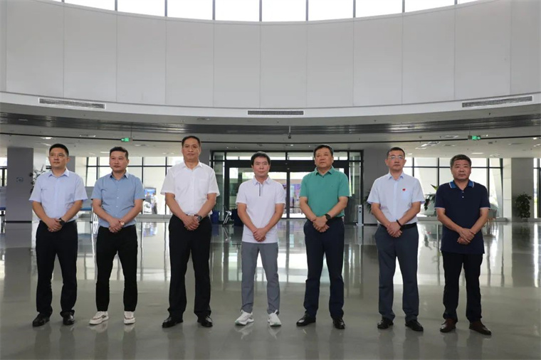 平博·pinnacle官方网站体育陪同舒华体育来滨考察体育产业发展情况